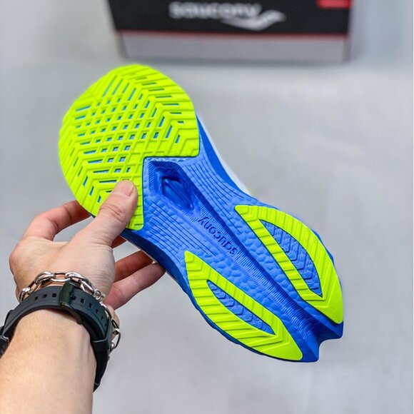 Saucony Triumph 20 Cushioning Mesh Sneakers main image 4
